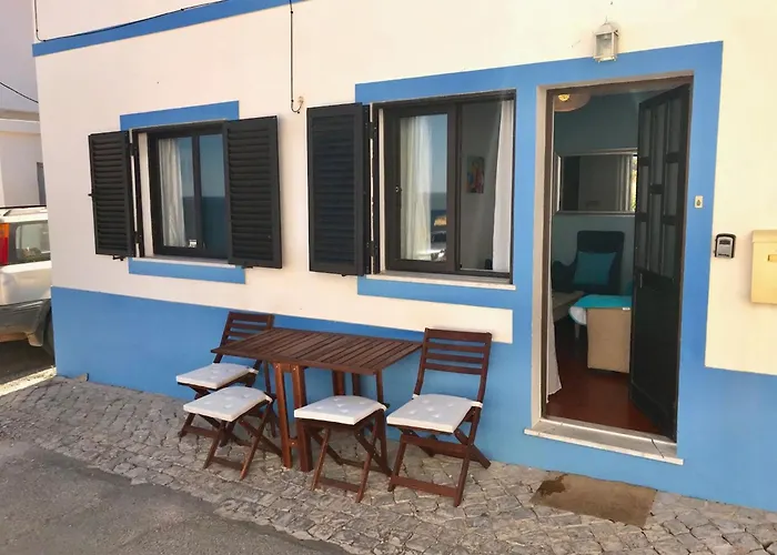 Appartement House Located In Opposite Of Beach!
