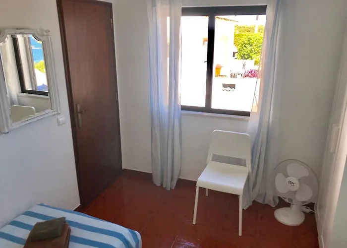Appartement House Located In Opposite Of Beach!