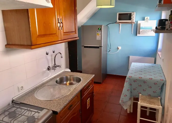Appartement House Located In Opposite Of Beach! *